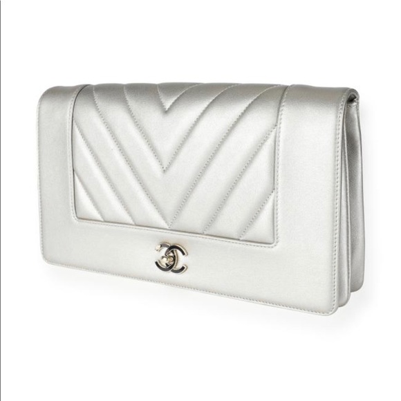 CHANEL VINTAGE CLUTCH - Picture 1 of 16